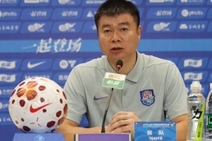 津媒:保级战气氛融洽,有河南球迷在酒店、球场外等候津门虎队