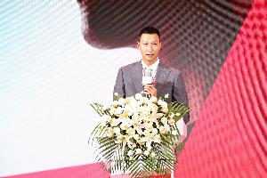 尼克·杨:跟易建联当队友时曾模仿他口音 他抢板喊话时口音很重