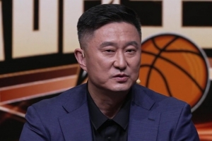 杜锋:新赛季压力最大的主教练是深圳的顾全 其次是北京主帅李楠