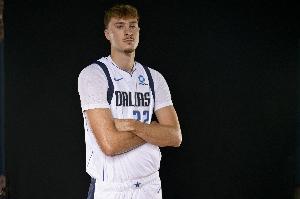 ClutchPoints:30位媒体人预测首进全明星 弗拉格20票第1 小里2票