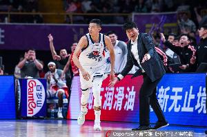 邱彪:三个外援还需要时间和球队磨合 但也不会拿这个当借口