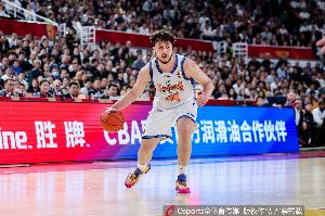 新疆开季两连胜!媒体人:足够耐心等待对方犯错 要表扬艾孜麦提