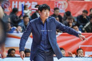 好好开个大会吧!山东全场18次失误贼辣眼 三外援合计12次!