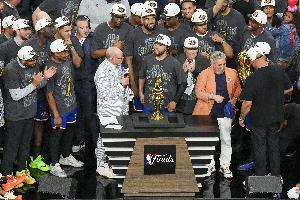 阿泰:这支尼克斯是NBA历史最佳 我下注10万美元赌他们卫冕