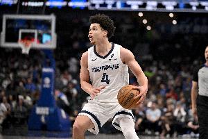 和小杨同届!Stein:独行侠是签下25年18号秀小克莱顿的领跑者