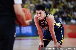 差距明显！广东首节全队三分6投1中 广厦10投6中&命中率达60%