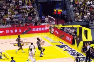 互相下饭！阿祖布克简单补篮被篮筐帽掉 恩诺科回过头空篮不进