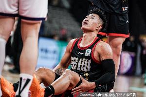 MVP咋了？贺希宁半场4中1&三分3中0仅拿4分1篮板 正负值-26
