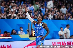 惨案预定?北京半场10人轮换皆有得分入账 领先深圳32分!