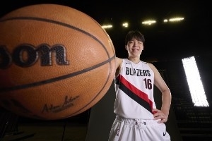 亚洲球员NBA得分谁最强？姚明前3守门 小杨破百里程碑 八村在发力