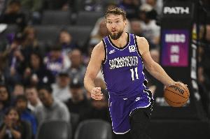 再稳定也带不动!小萨博尼斯首发34分钟 5中5砍下14分18板8助