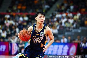发生什么了？徐杰半场只打7分半钟 0出手各项数据挂蛋 正负值-9