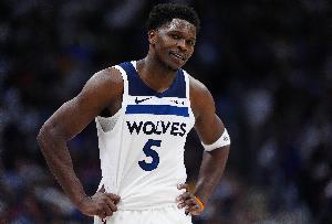 爱德华兹揭幕战至少45分10板5记三分 NBA历史首人!