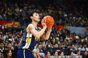 拿不到球权！徐杰首发18分钟2中2仅拿到6分1助攻