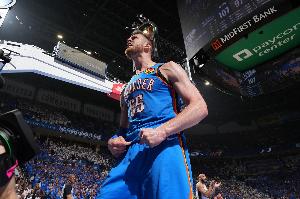 哈滕:现代NBA依然需要身材高大的球员 但也必须要有技术!
